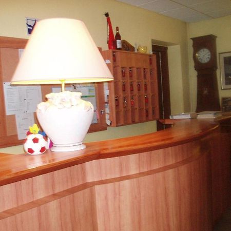 Hotel Le Commerce Bagnères-de-Bigorre Oda fotoğraf