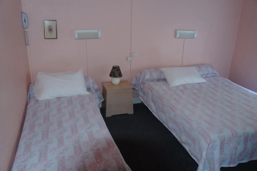 Hotel Le Commerce Bagnères-de-Bigorre Oda fotoğraf