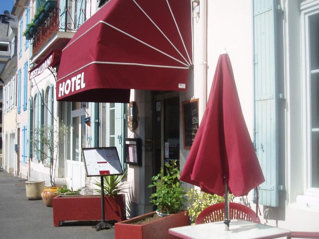 Hotel Le Commerce Bagnères-de-Bigorre Oda fotoğraf